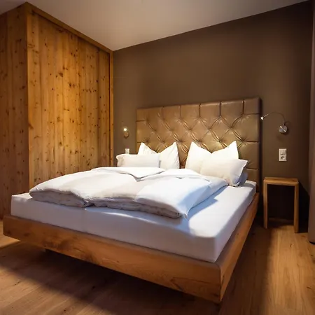 מלון דירות Boutique Coburg 4*