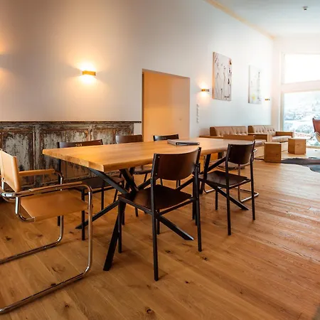 מלון דירות Boutique Coburg 4*